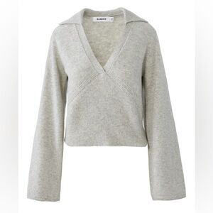 Heathey grey sweater with v neck and wide sleeves